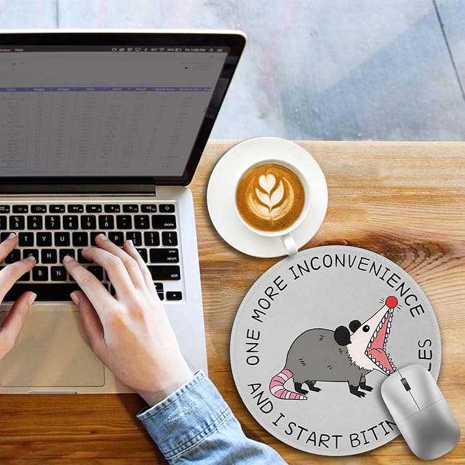 Funny Opossum Possum Mouse Pad, Small Round Mousepads, Mini Travel Mouse Mat for Wireless Computer Laptop, Work Office Coworker Colleague Desk Accessories, 8.6 x 8.6 inch